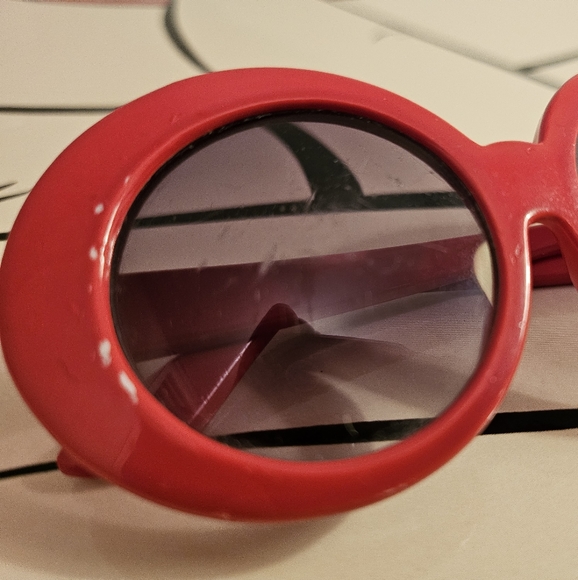 Vintage Olivia Cherry Red Round Sunglasses | Size Kids (Very Small) - Picture 3 of 8